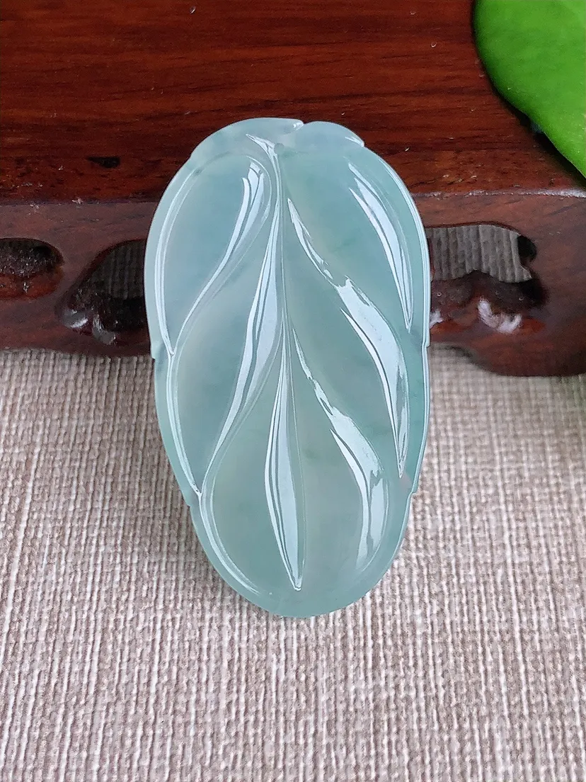天然A货翡翠晴水叶子金枝玉叶吊坠尺寸43×24.3×5.7m量11.84g 0713