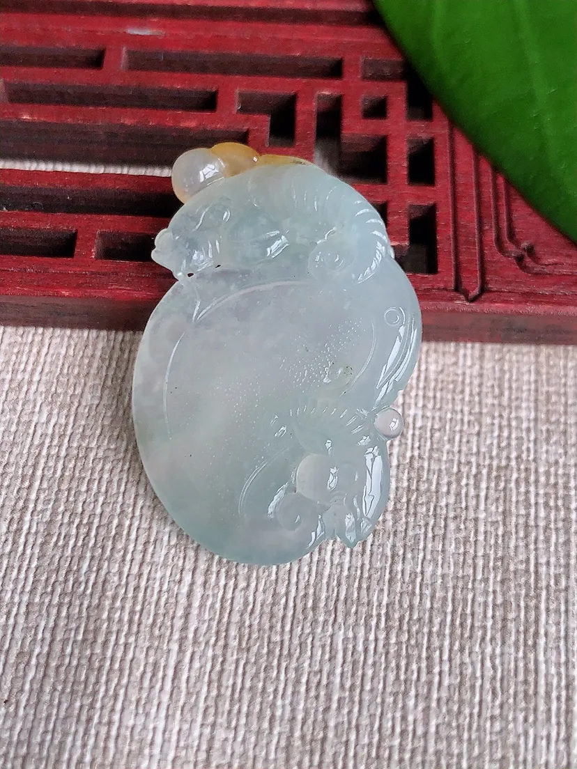天然A货翡翠飘黄翡今非昔比吊坠尺寸36.4×23.5×5.6m量9.40g 0713