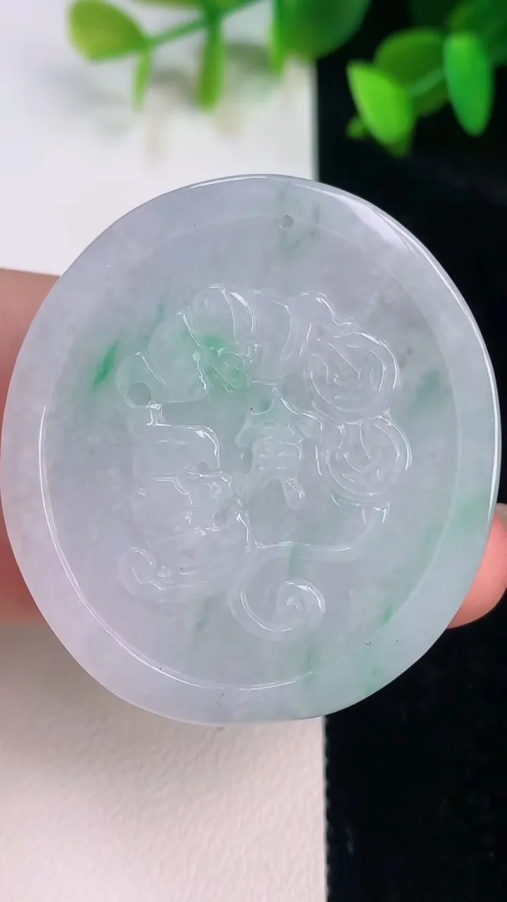 天然A货翡翠生肖虎吊坠，尺寸43.2-40-7.8，重量:28.31g
7月14日