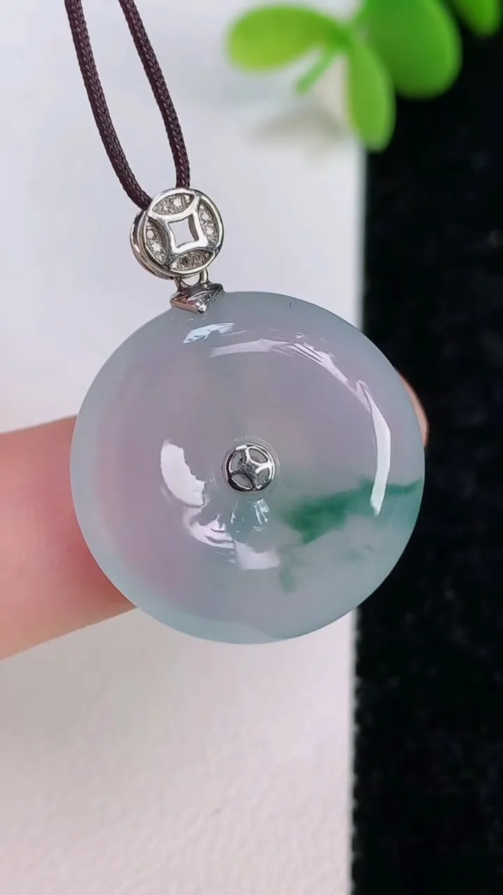 天然A货翡翠种飘花平安扣吊坠，尺寸21.6-6，重量:5.87g
7月14日