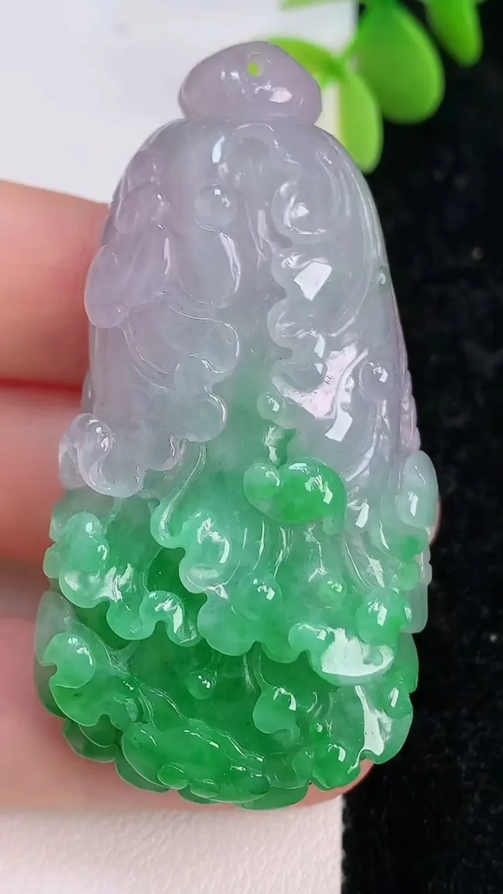 天然A货翡翠白菜吊坠，尺寸58-30.2-16，重量:41.88g
7月14日
