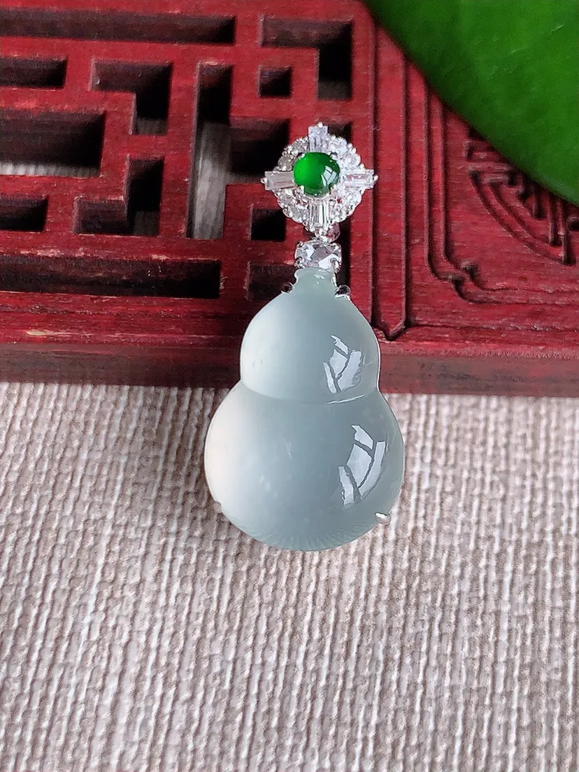 天然A货翡翠18K金伴白月光葫芦吊坠尺寸26.8×17×12.2×8m量4.12g 0713