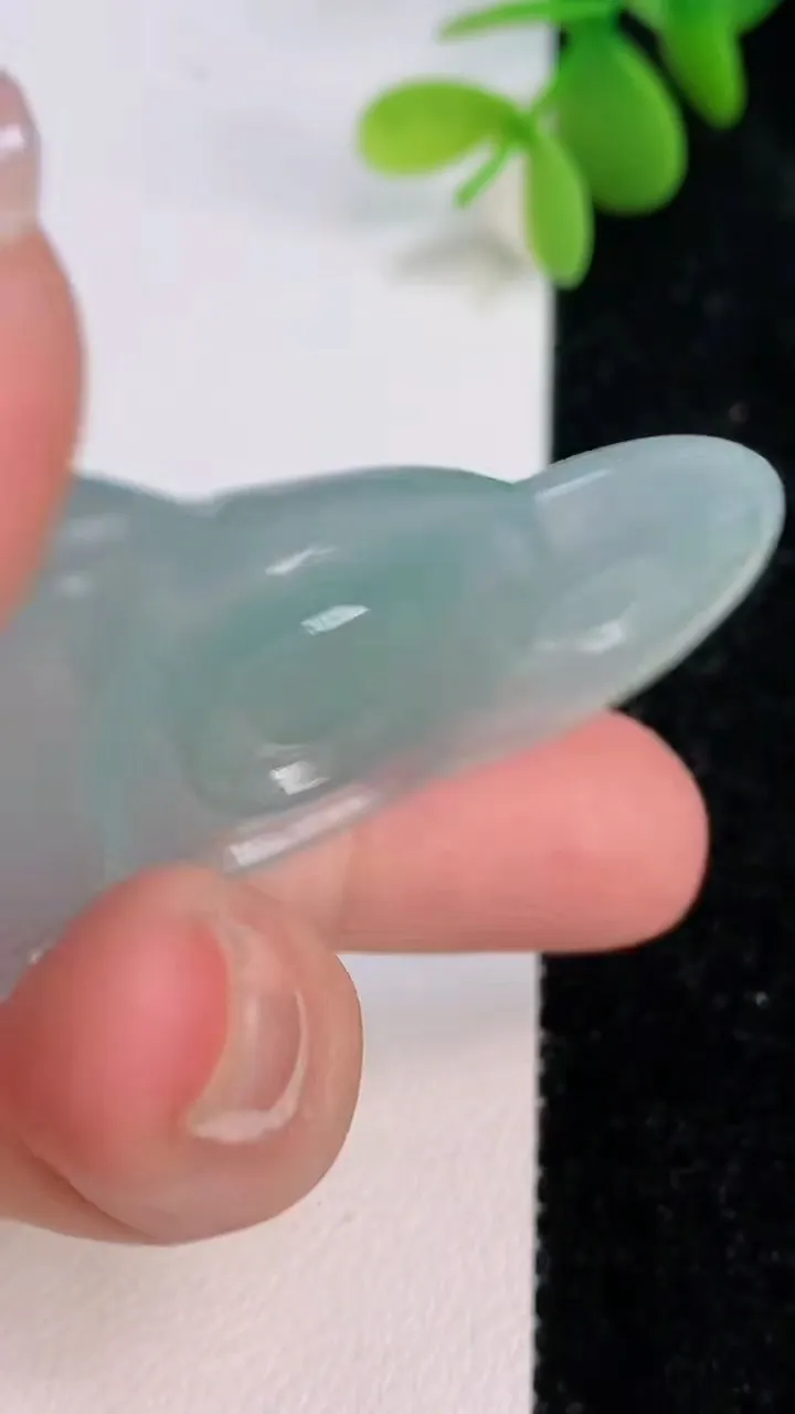 天然A货翡翠观音菩萨吊坠，尺寸49.6-29.3-6，重量:14.00g
7月14日