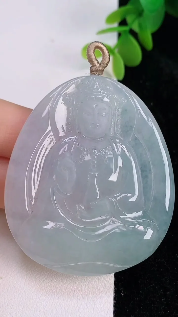 天然A货翡翠度母吊坠，尺寸56-47.4-5.6，重量:30.39g
7月14日