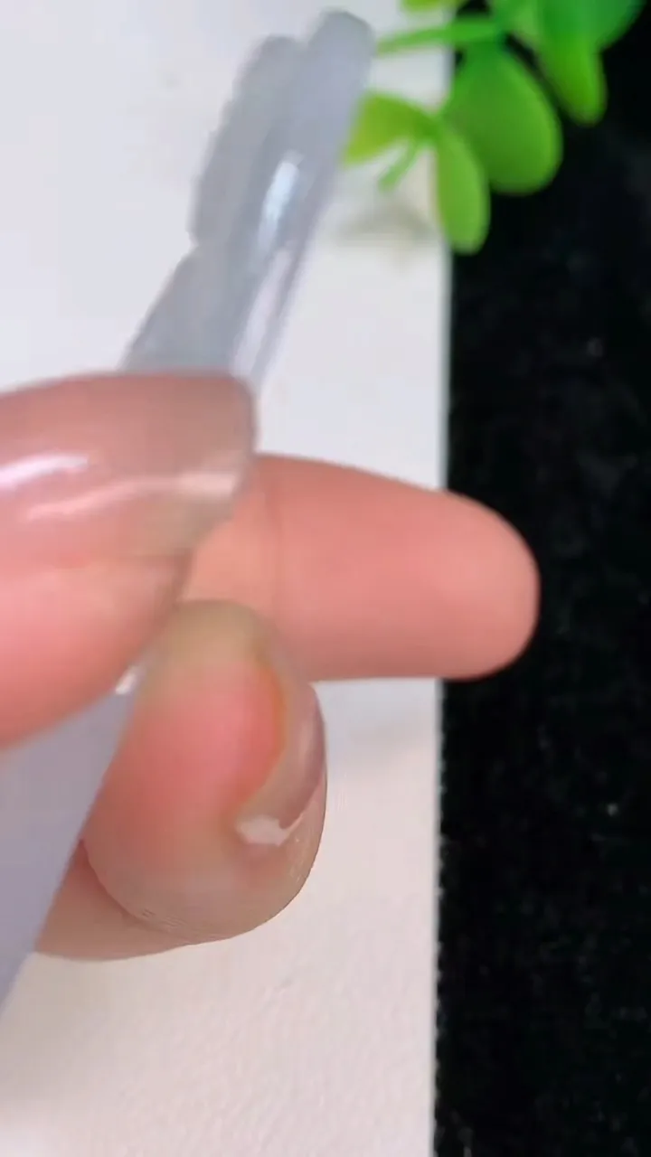 天然A货翡翠观音菩萨吊坠，尺寸65-32.5-5.5，重量:23.52g
7月14日