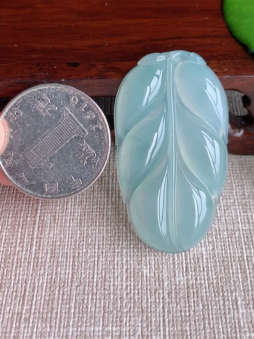 天然A货翡翠晴水叶子金枝玉叶吊坠尺寸43×24.3×5.7m量11.84g 0713