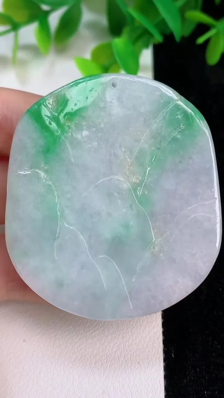 天然A货翡翠山水牌吊坠，尺寸53.5-47-13，重:66.00g
7月14日
