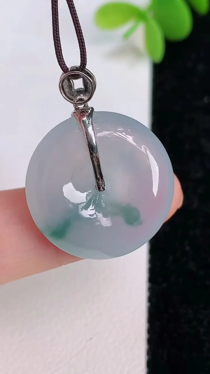 天然A货翡翠种飘花平安扣吊坠，尺寸21.6-6，重量:5.87g
7月14日