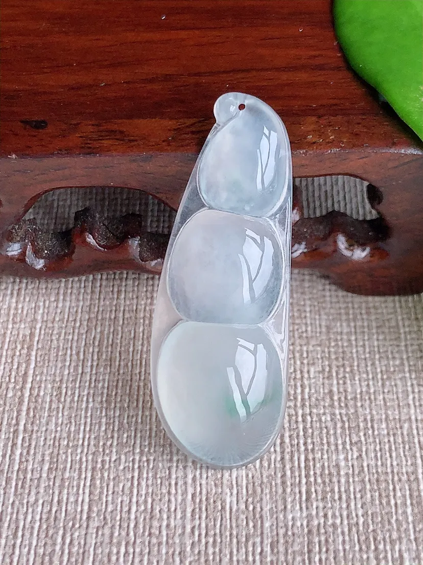 天然A货翡翠飘花四季豆福豆平安豆吊坠尺寸41.2×15×5.8m量5.13g 0713