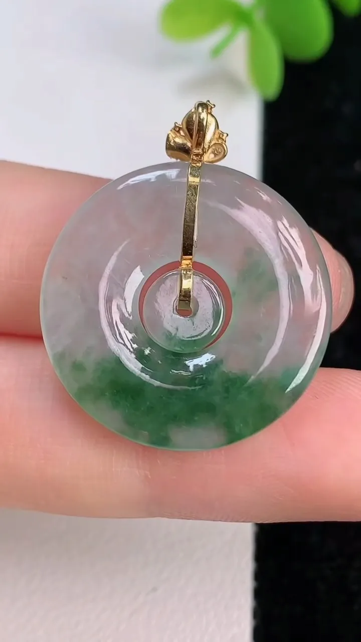 天然A货翡翠18k金飘花母子平安扣吊坠，尺寸24.6-3，重量:4.09g
7月14日