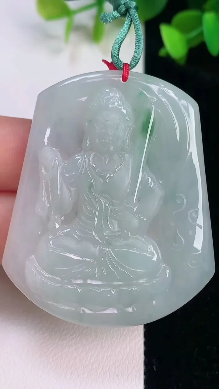 天然A货翡翠不动明王吊坠，尺寸52.6-43.3-5.5，重量:23.83g
7月14日