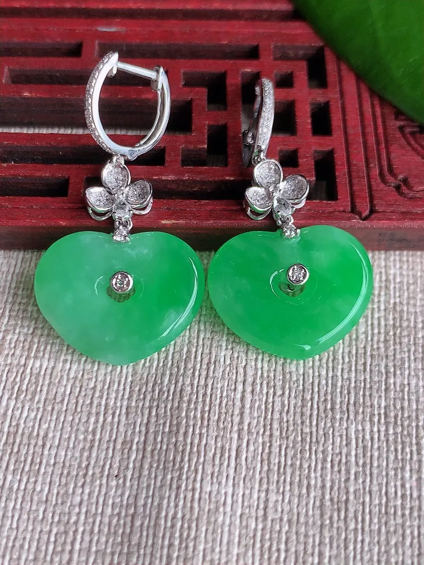 天然A货翡翠18K金伴钻镶嵌阳绿爱心耳坠 尺寸15×19×3mm 重量7.17g 0713