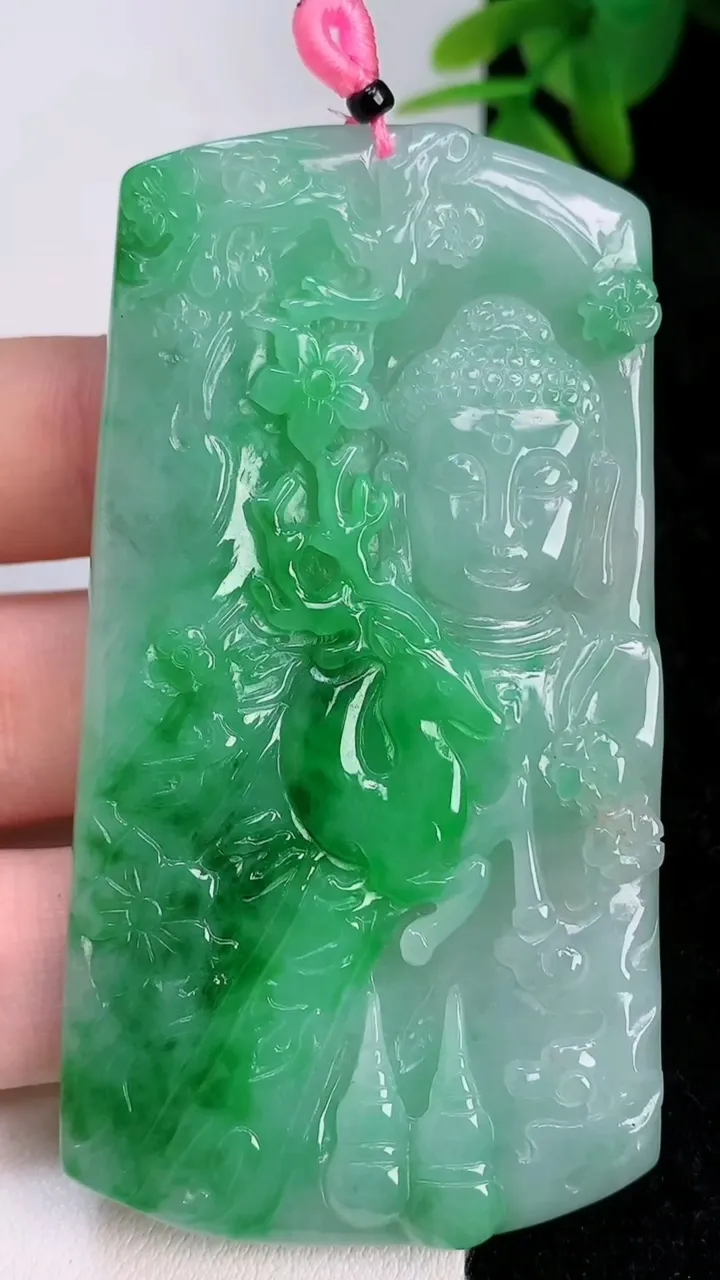 天然A货翡翠佛头吊坠，尺寸72.8-39-5，重量:39.17g
7月14日