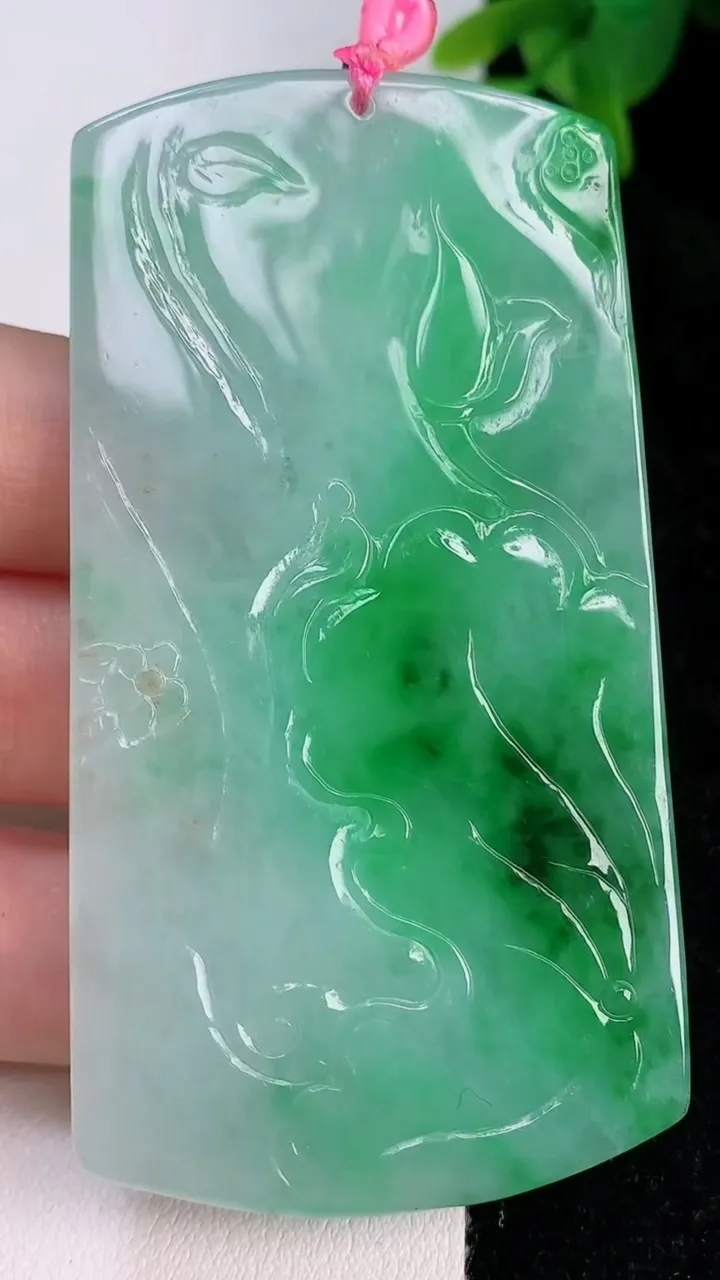 天然A货翡翠佛头吊坠，尺寸72.8-39-5，重量:39.17g
7月14日