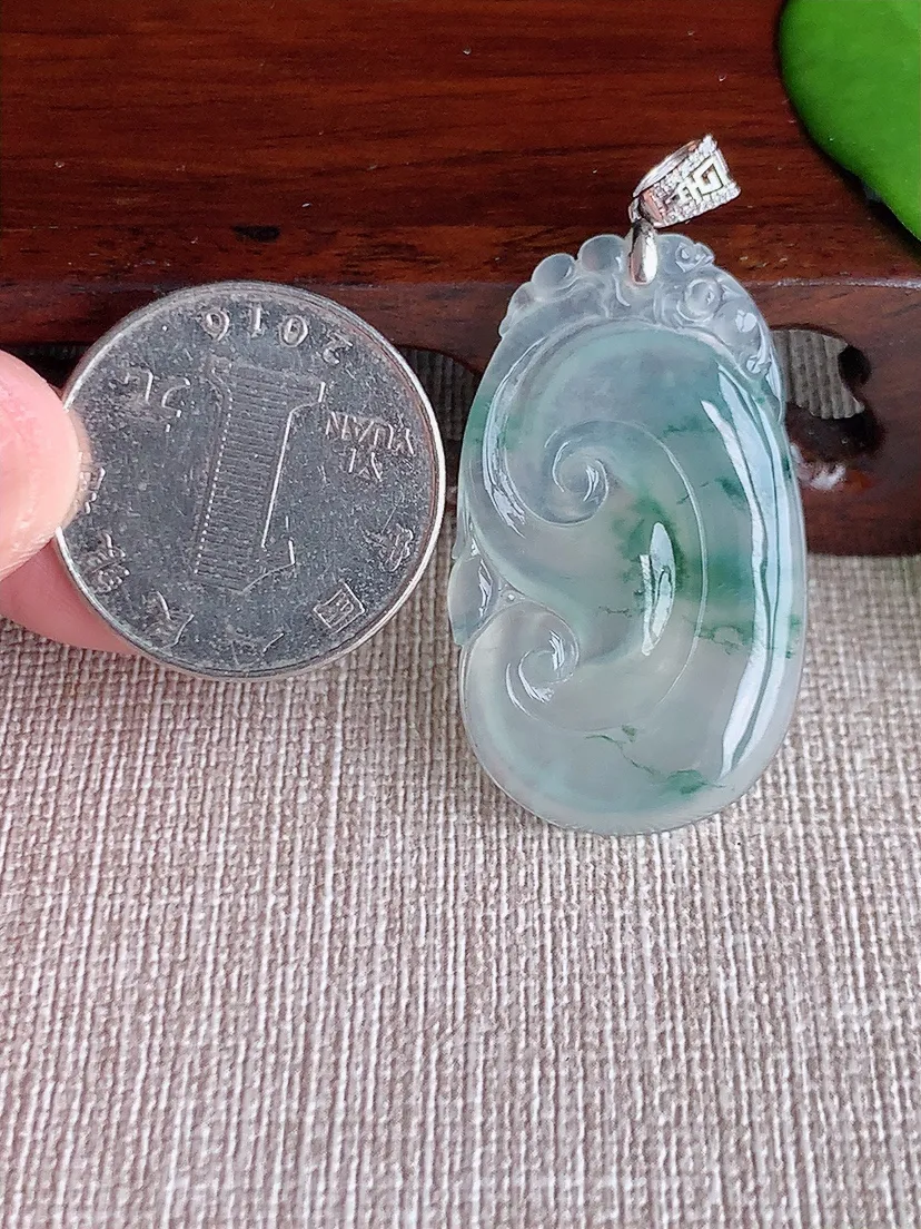 天然A货翡翠18K金扣头飘花如意吊坠尺寸37×22.3×4m量7.00g 0713