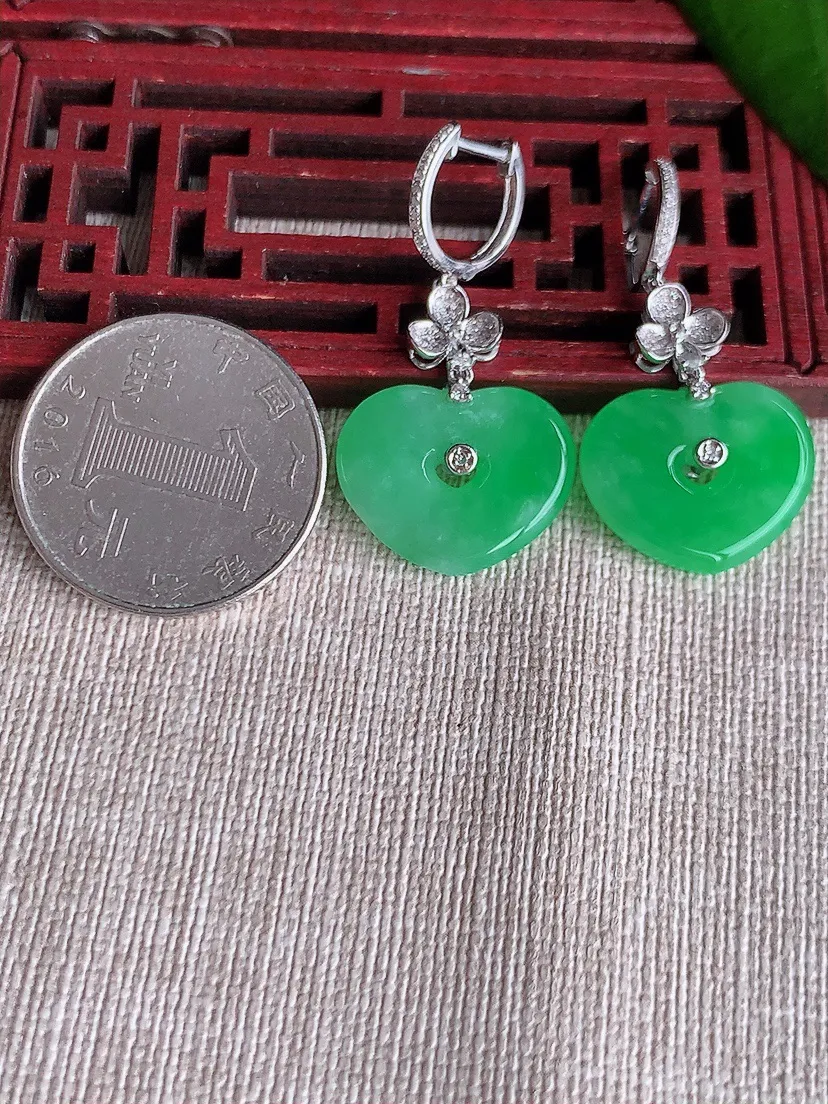 天然A货翡翠18K金伴钻镶嵌阳绿爱心耳坠 尺寸15×19×3mm 重量7.17g 0713