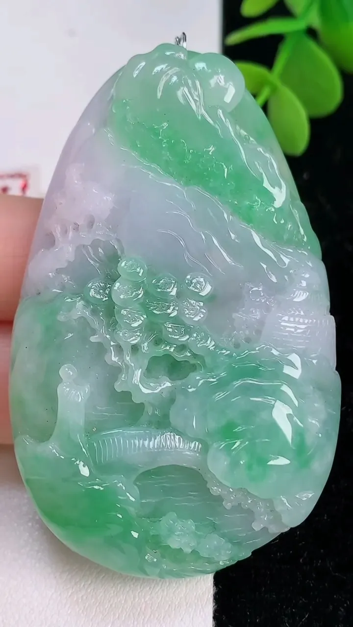 天然A货翡翠山水牌吊坠，尺寸62-39-12.7，重量:60.69g
7月14日