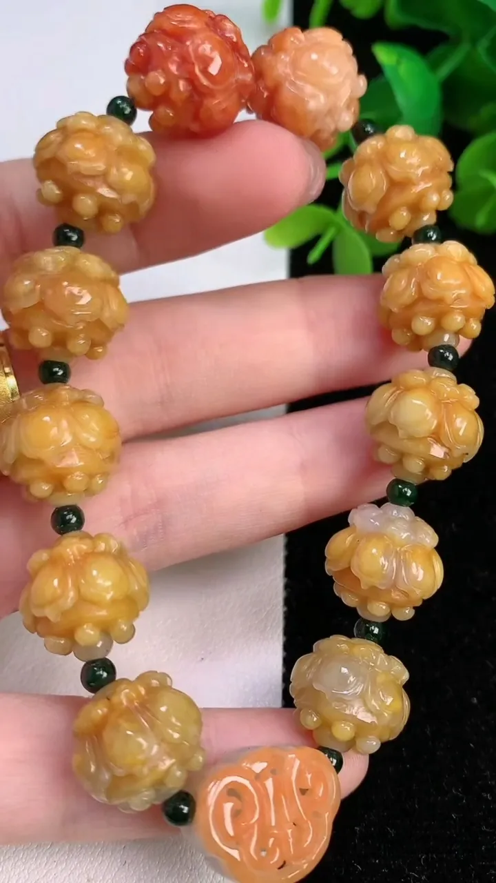 天然A货翡翠双彩花珠手串，尺寸13.3-11.3，重量:54.19g7月14日
工厂直销收藏佳品,种