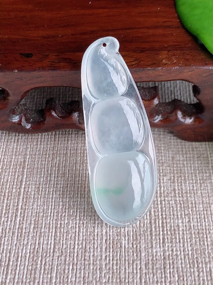 天然A货翡翠飘花四季豆福豆平安豆吊坠尺寸41.2×15×5.8m量5.13g 0713