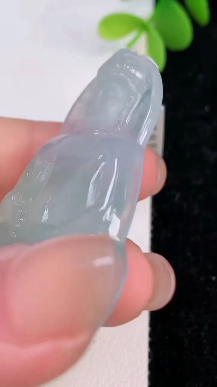 天然A货翡翠观音菩萨吊坠，尺寸50.7-31-5.8，重量:15.06g
7月14日