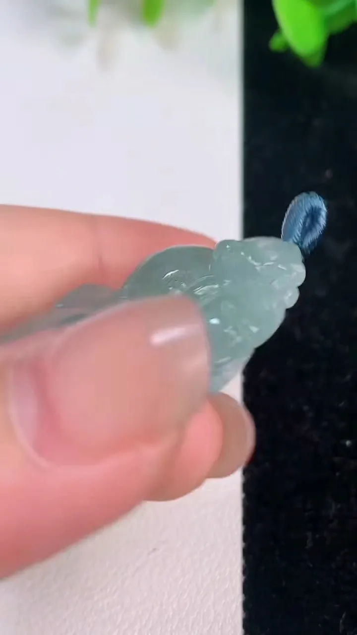 天然A货翡翠寿桃吊坠，尺寸40.3-28.8-5.2，重量:12.30g
7月14日