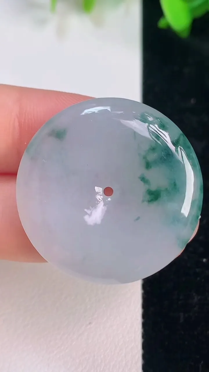 天然A货翡翠飘花平安扣吊坠，尺寸31-5.2，重量:10.47g
7月14日
