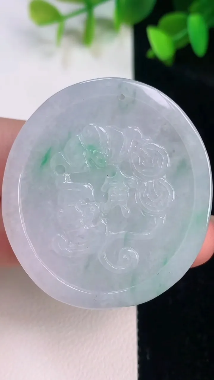 天然A货翡翠生肖虎吊坠，尺寸43.2-40-7.8，重量:28.31g
7月14日