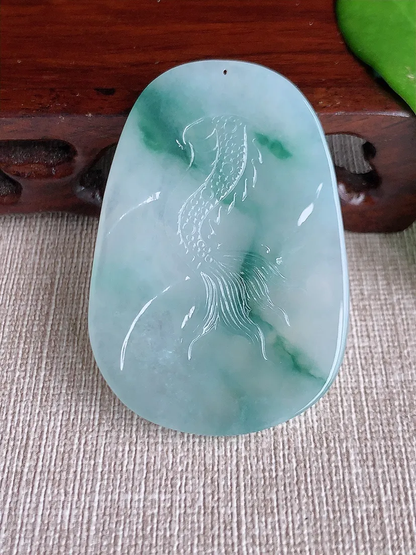 天然A货翡翠飘花龙牌吊坠尺寸51×35×5m量18.26g 0713