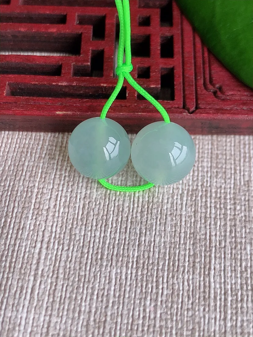 天然A货翡翠晴水圆珠转运珠吊坠一对尺寸10.8m量4.69g 0713