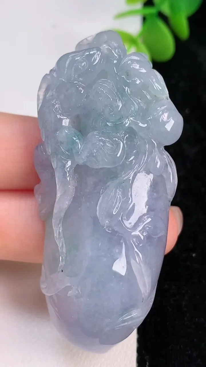 天然A货翡翠春带彩紫罗兰今非昔比 蜥蜴吊坠，尺寸63.4-26.6-13，重量:39.78g
7月14日