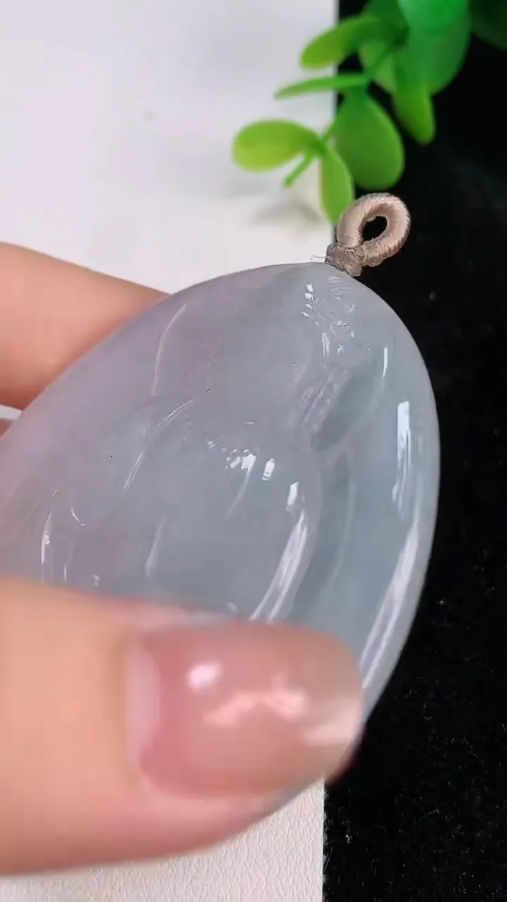 天然A货翡翠度母吊坠，尺寸56-47.4-5.6，重量:30.39g
7月14日