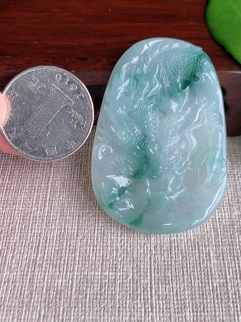 天然A货翡翠飘花龙牌吊坠尺寸51×35×5m量18.26g 0713