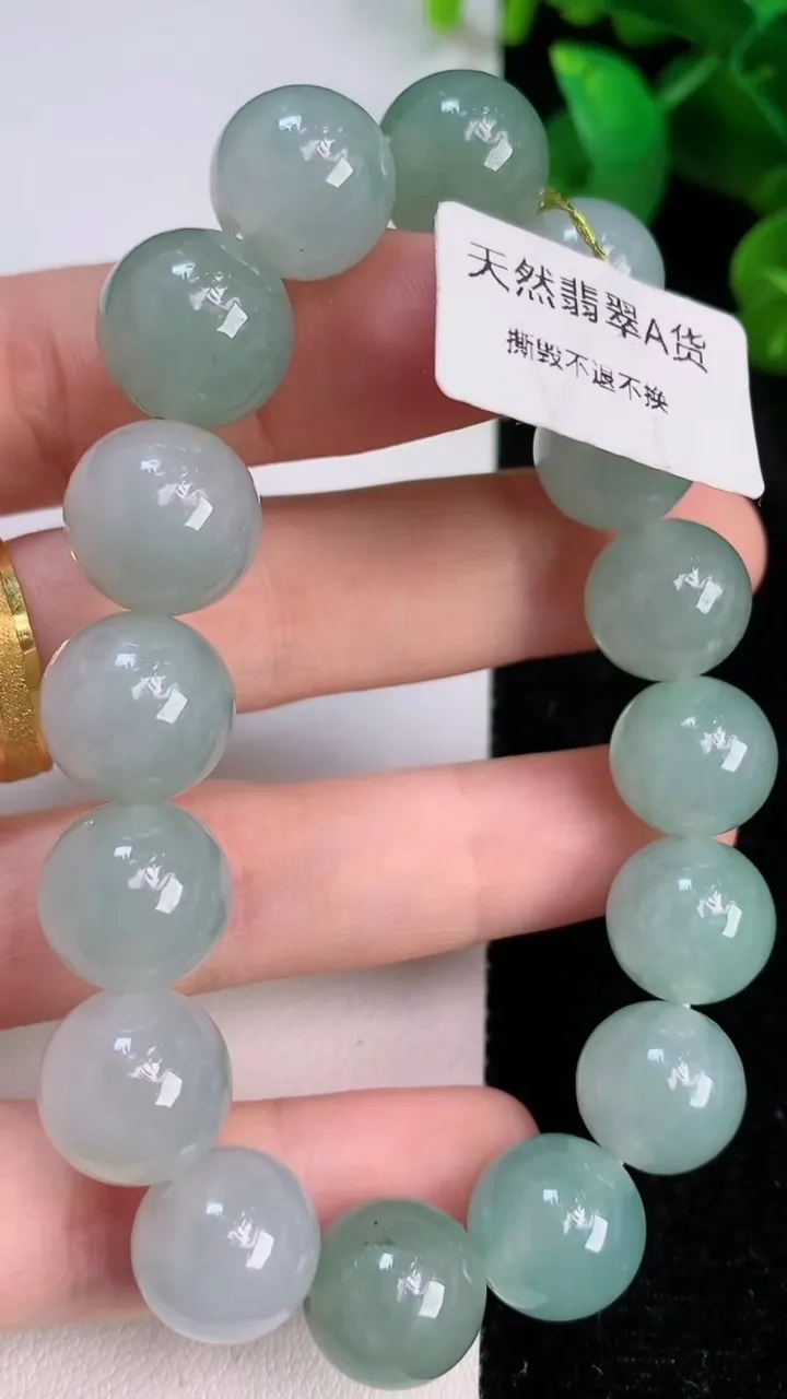 天然A货翡翠圆珠手串，尺寸12.2-16颗，重量:51.90g7月14日
工厂直销收藏佳品,种好水足，色泽均匀，有种有色，上手高大气！
