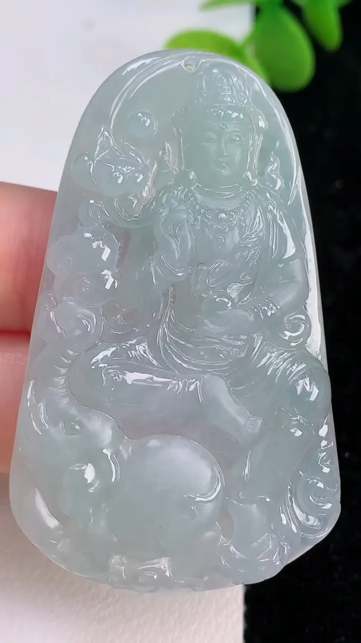 天然A货翡翠普贤菩萨吊坠，尺寸52.2-33-5.5，重量:20.00g
7月14日
