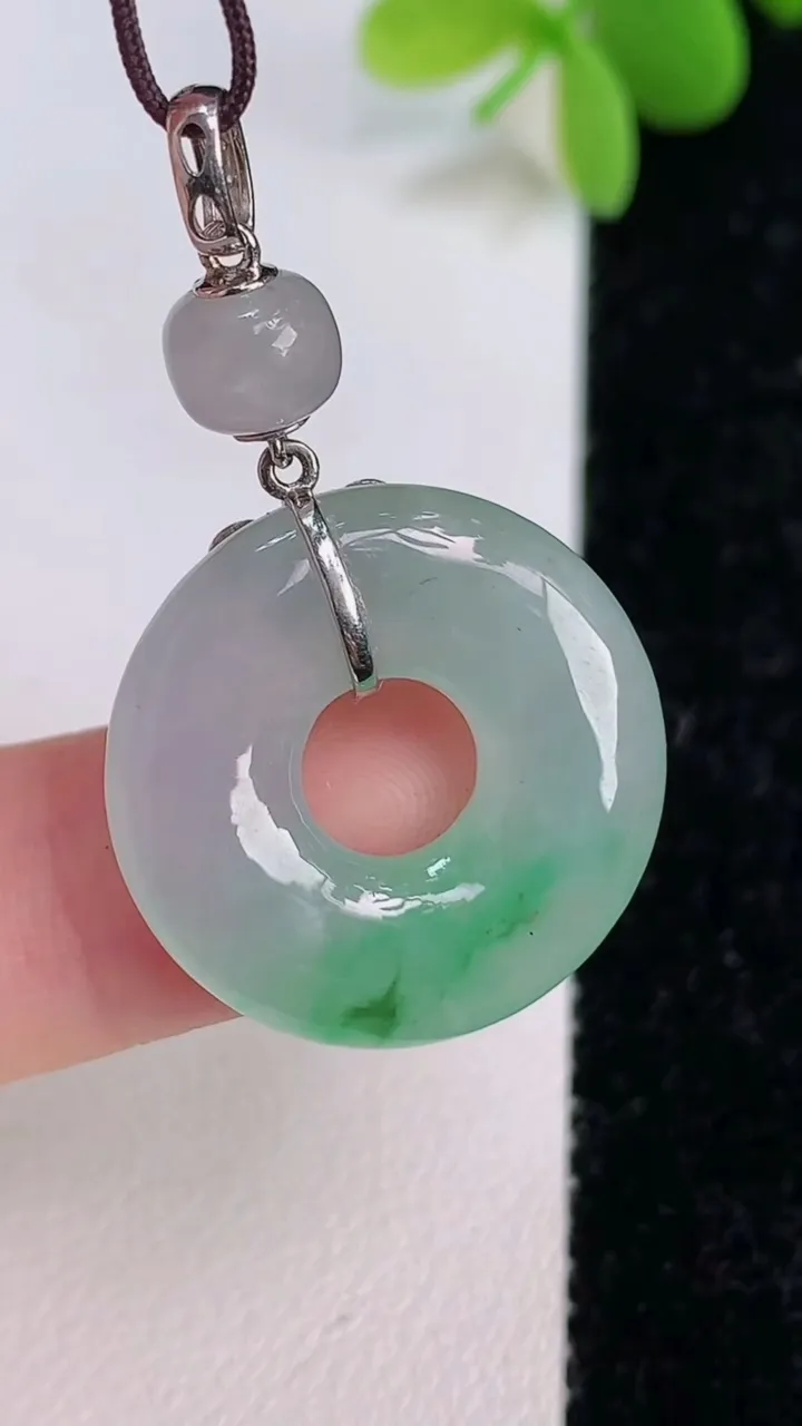 天然A货翡翠平安环吊坠，尺寸22-4.6，重量:5.43g
7月14日
