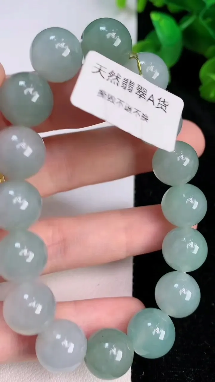 天然A货翡翠圆珠手串，尺寸12.2-16颗，重量:51.90g7月14日
工厂直销收藏佳品,种好水足