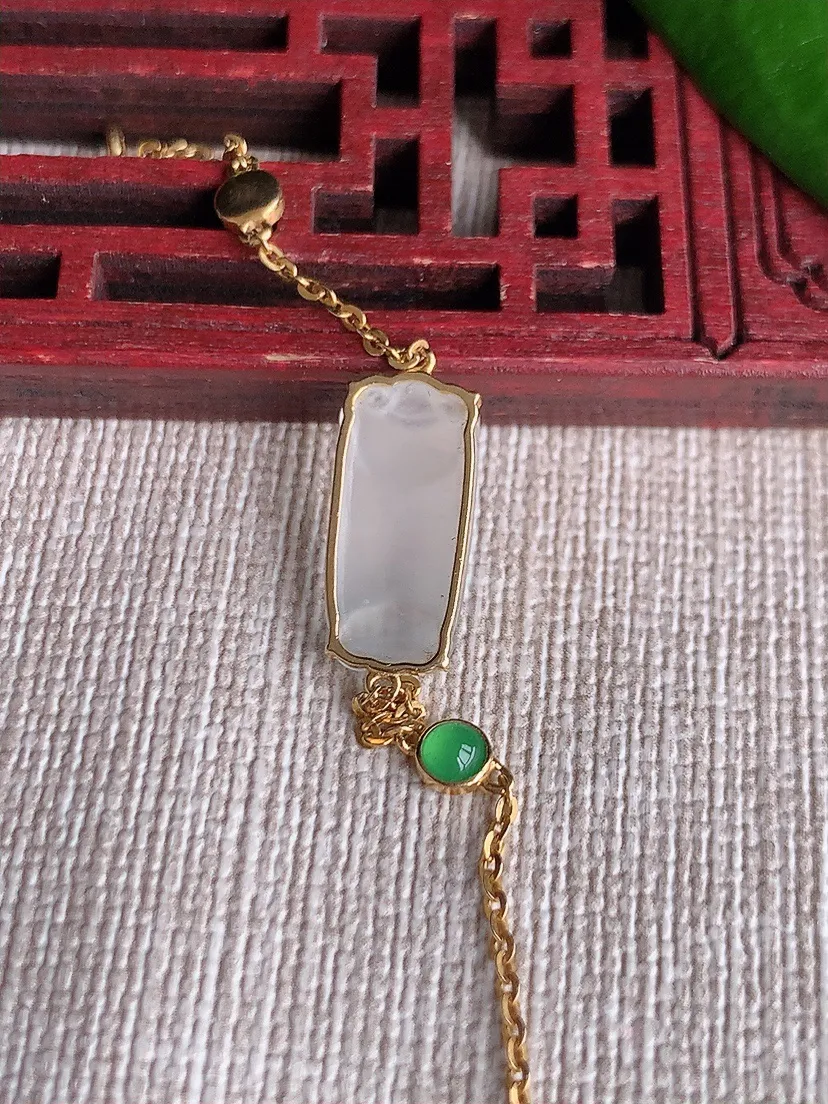 天然A货翡翠18K金镶嵌如意头手链尺寸15.6×7×3.3mm 重量2.03g 0713