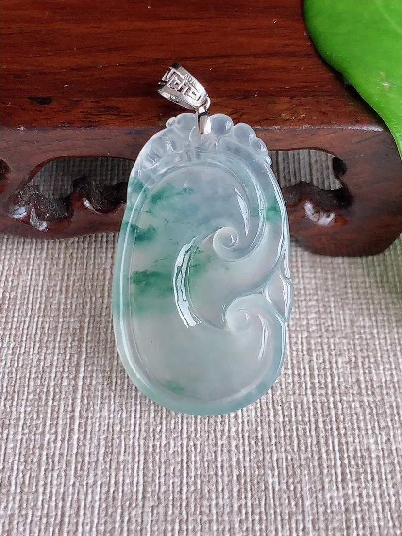 天然A货翡翠18K金扣头飘花如意吊坠尺寸37×22.3×4m量7.00g 0713