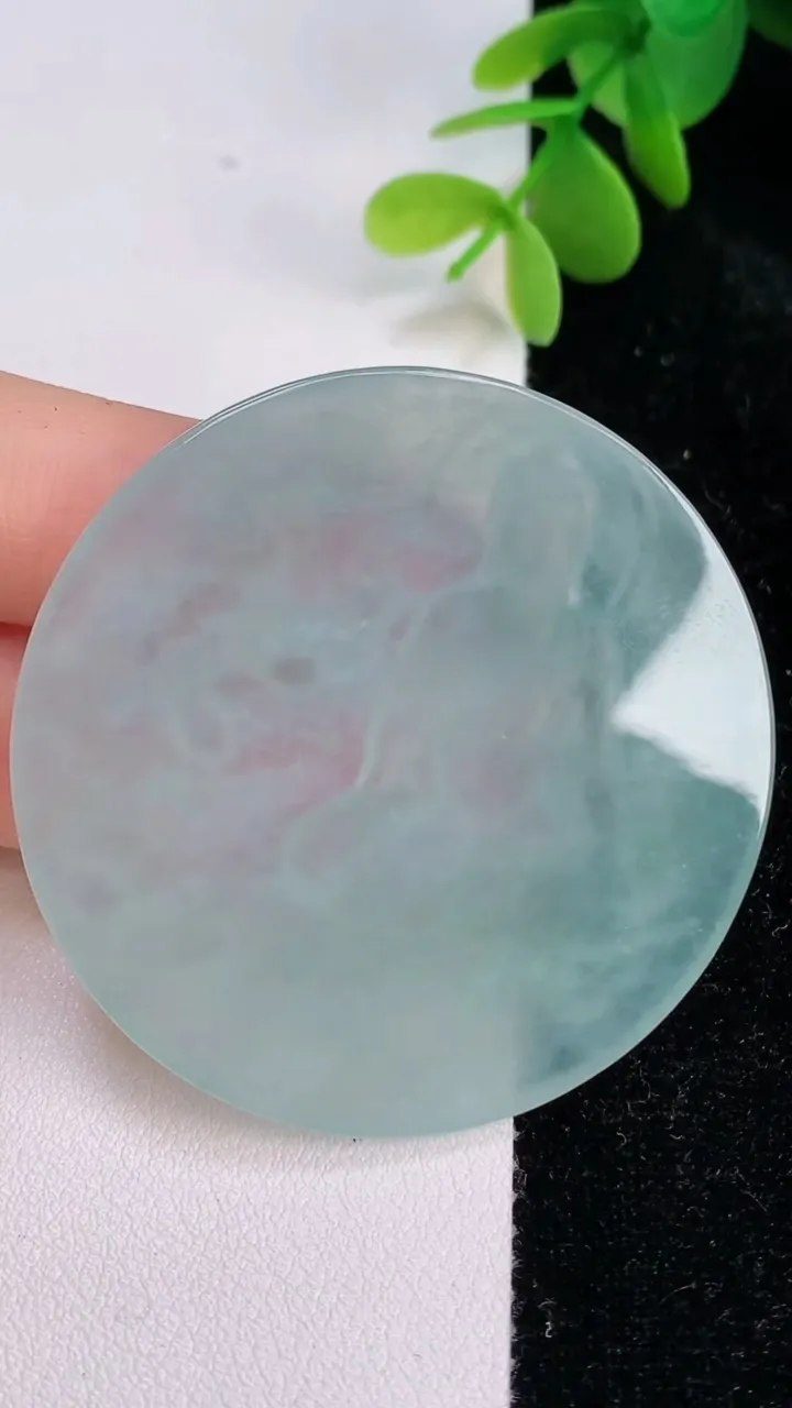 天然A货翡翠大日如来吊坠，尺寸50.3-4.7，重量:25.25g
7月14日