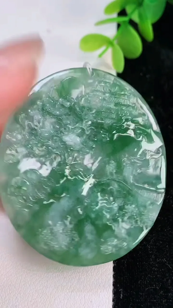 天然A货翡翠山水牌吊坠，尺寸55.4-47-5，重量:25.00g
7月14日