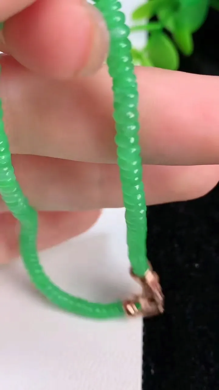 天然A货翡翠算盘珠手串，尺寸3.6-2，重量:6.08g7月14日
工厂直销收藏佳品,种好水足，色泽均匀，有种有色，上手高大气！
