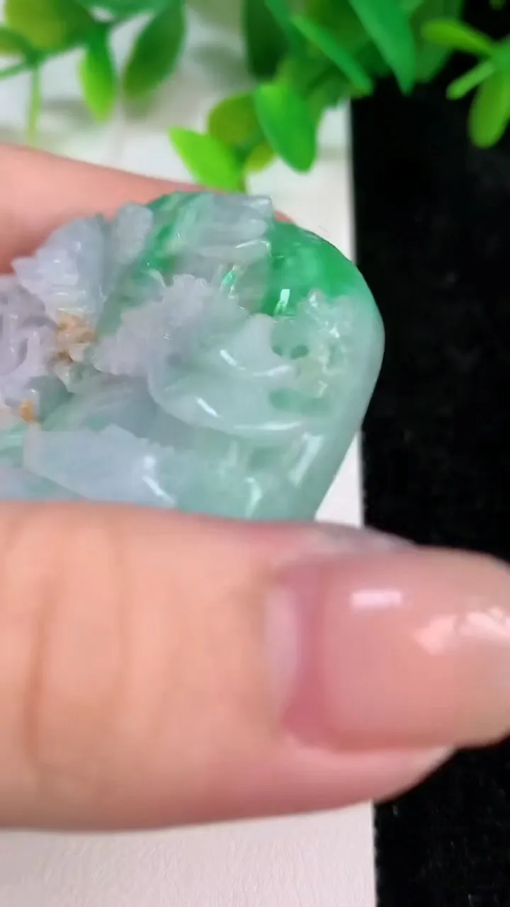 天然A货翡翠山水牌吊坠，尺寸53.5-47-13，重:66.00g
7月14日