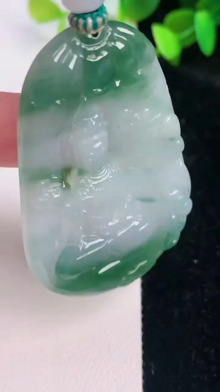 天然A货翡翠大势至观音菩萨吊坠，尺寸54.4-36.3-4.8，重量:21.00g
7月14日