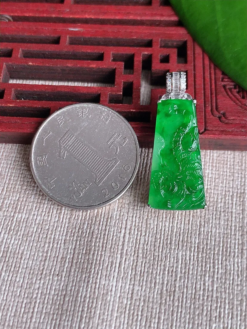 天然A货翡翠18K金伴阳绿生肖虎吊坠尺寸31×24×11.7×6.5m量4.80g 0713