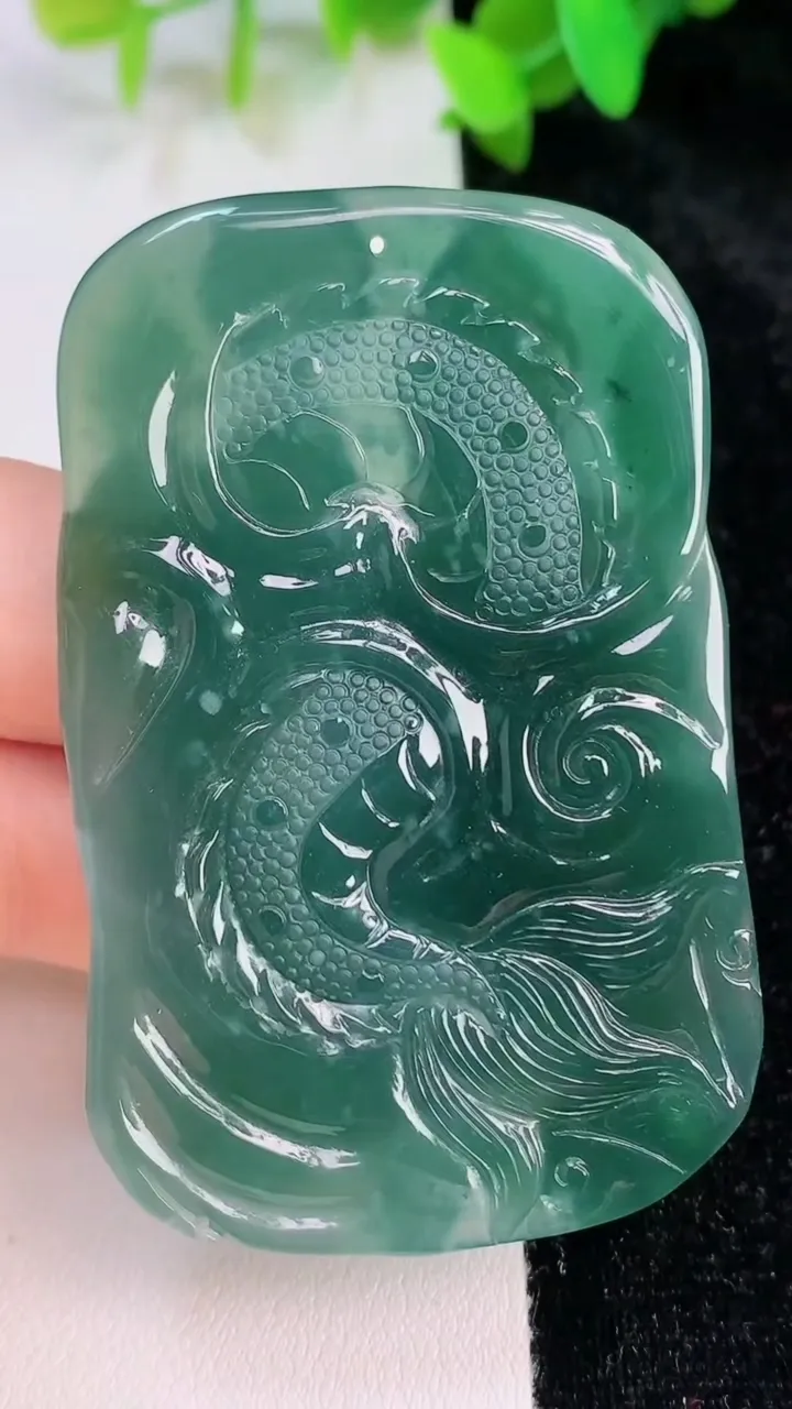 天然A货翡翠蓝水祥龙大势至观音菩萨吊坠，尺寸61.5-40-6.4，重:29.71g
7月14日