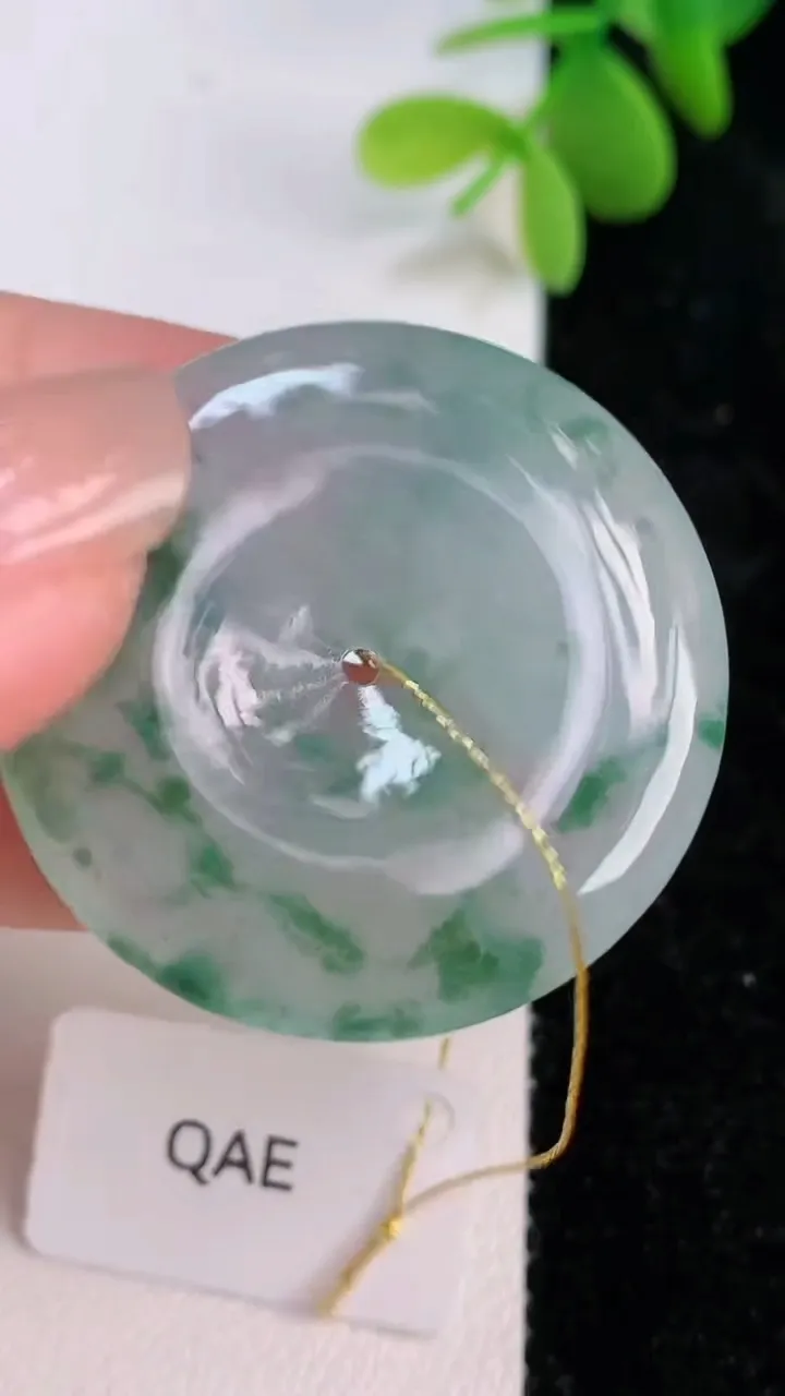 天然A货翡翠飘花平安扣吊坠，尺寸33.8-5.3，重量:13.11g
7月14日