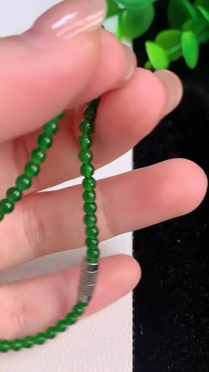 天然A货翡翠小米珠手串，尺寸3，重量:3.68g7月14日
工厂直销收藏佳品,种好水足，色泽均匀，有