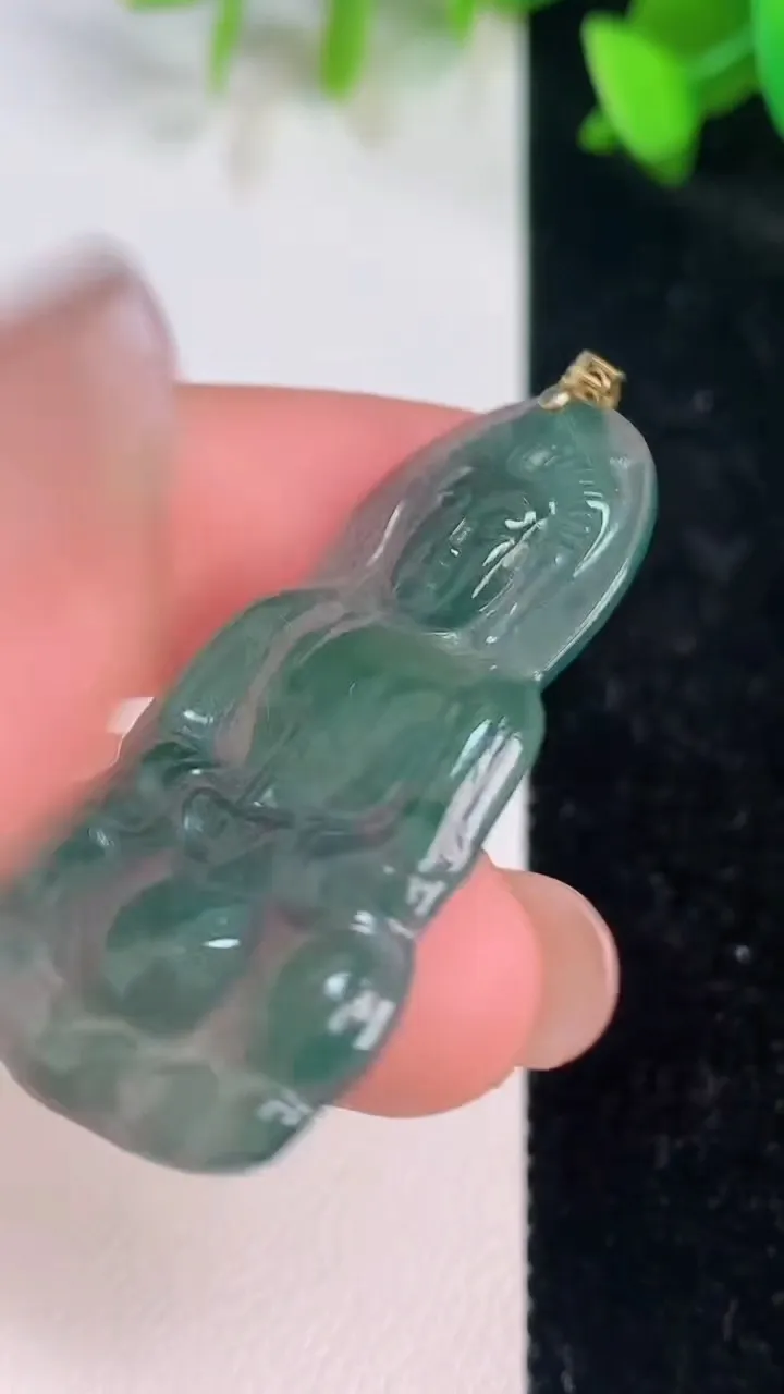 天然A货翡翠18k金蓝水观音菩萨吊坠，尺寸40.8-24.5-3，重量:5.10g
7月14日