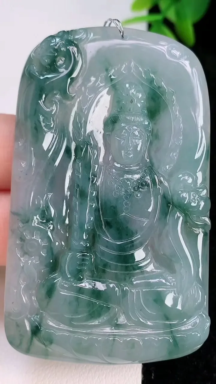 天然A货翡翠飘花虚空藏观音菩萨吊坠，尺寸66.3-40.3-5，重量:33.06g
7月14日
