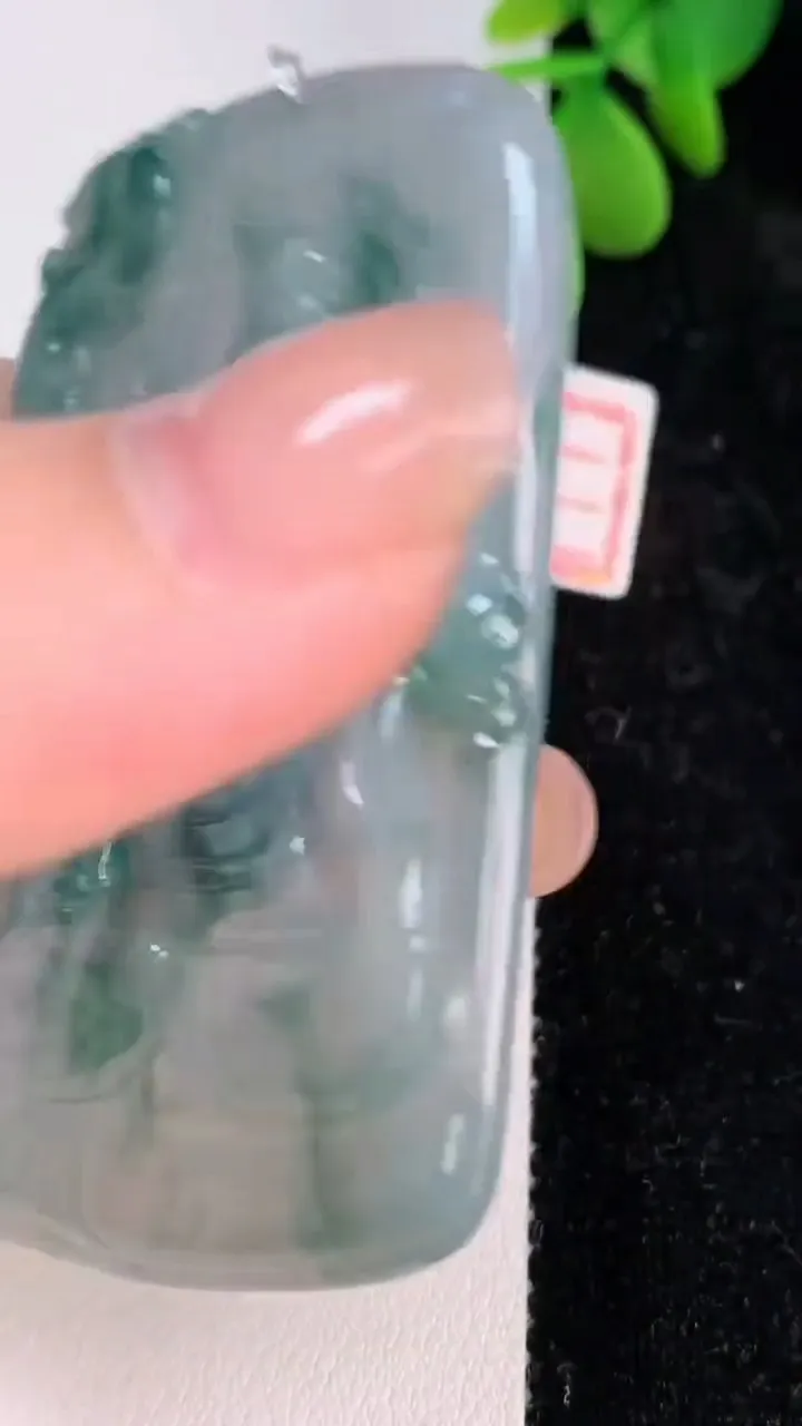 天然A货翡翠飘花虚空藏观音菩萨吊坠，尺寸66.3-40.3-5，重量:33.06g
7月14日